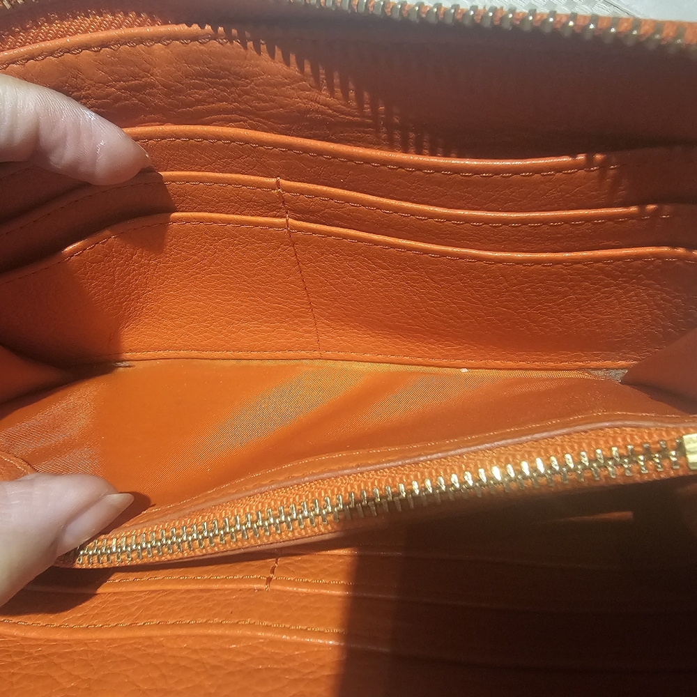 Tory Burch Zip around wallet Enamel Medallion Logo Orange Pebbled leather EUC - Picture 5 of 16